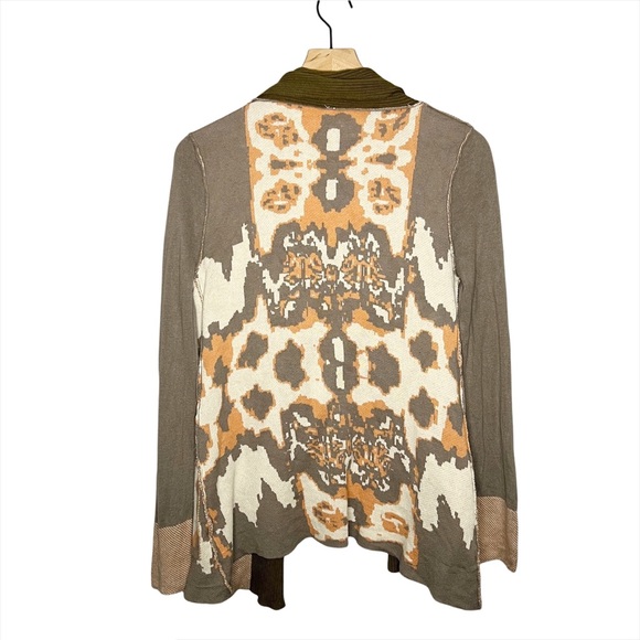 BKE Buckle Animal Print Raw Hem Open Cardigan Sweater S FLAW - Picture 2 of 9